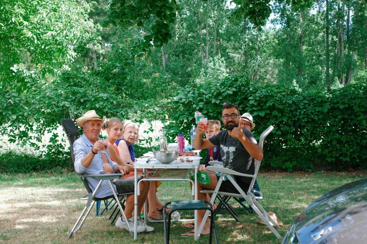 Camping Paradis Family Des Issoux Lalevade-d'Ardeche Екстер'єр фото